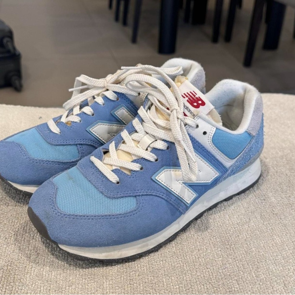 New Balance 574 blue and white trainers